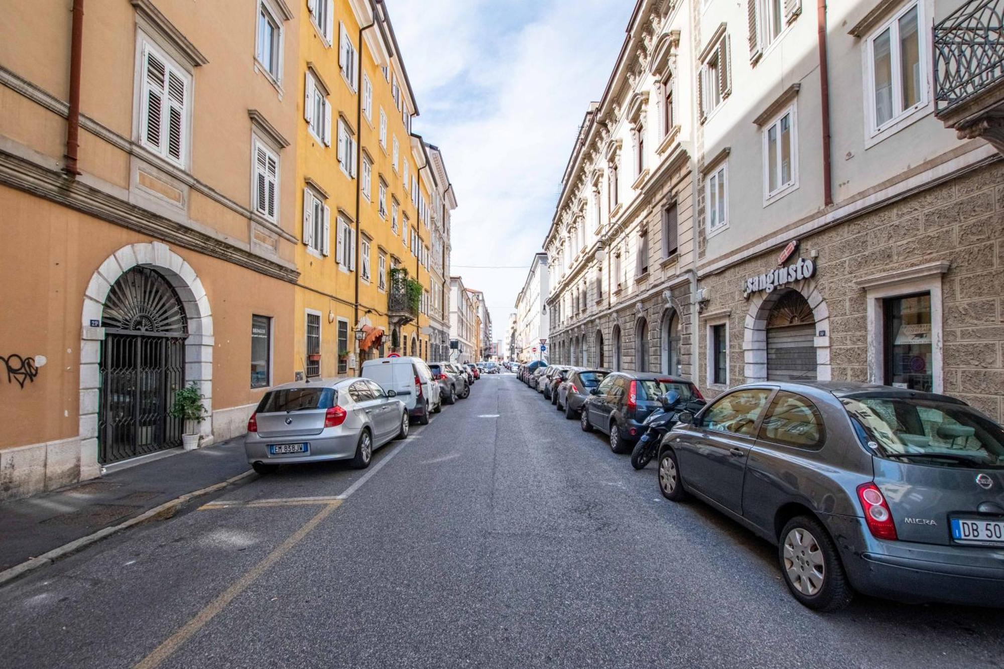 White Tower Guesthouse Trieste Esterno foto